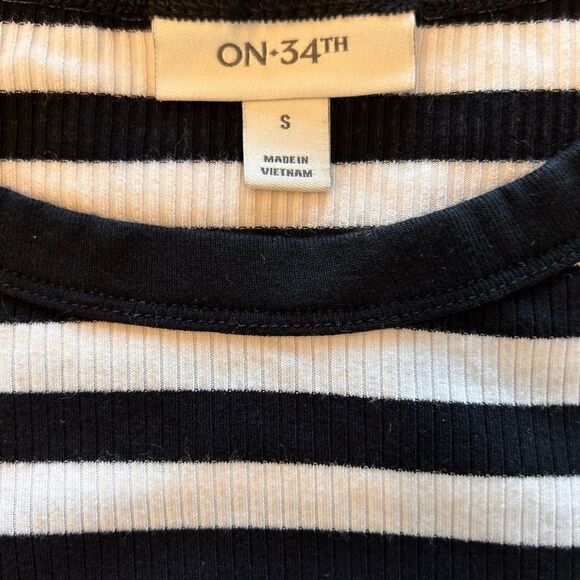 Macy's on the 34th Women's Ribbed Short Sleeve Striped Tee Size Small EUC - Picture 4 of 6